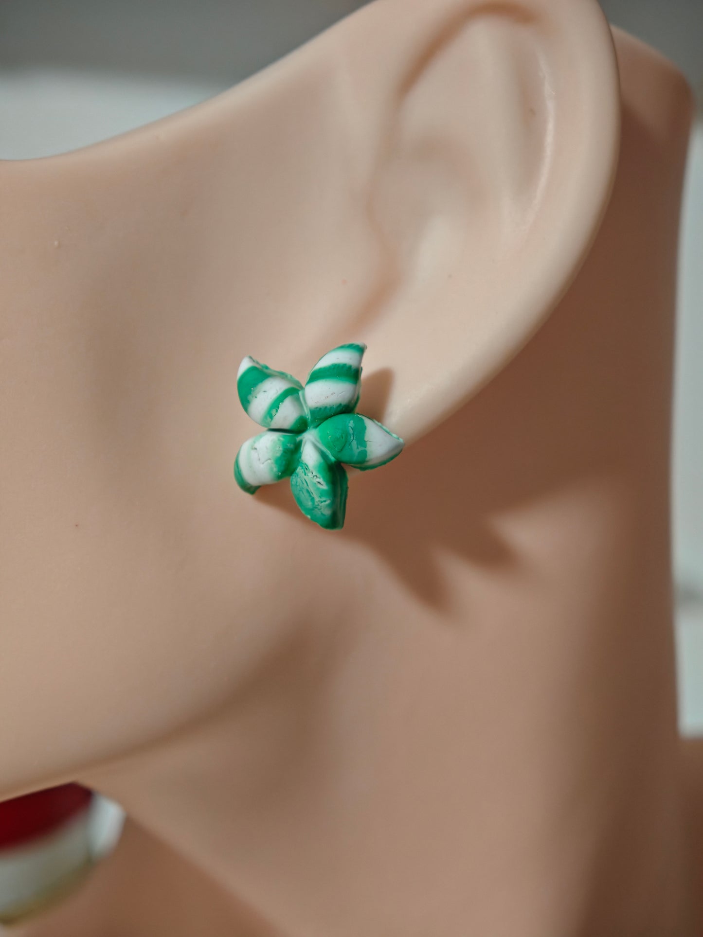 Boucles d’oreilles - Étoile de mer verte et blanche (argile polymère)