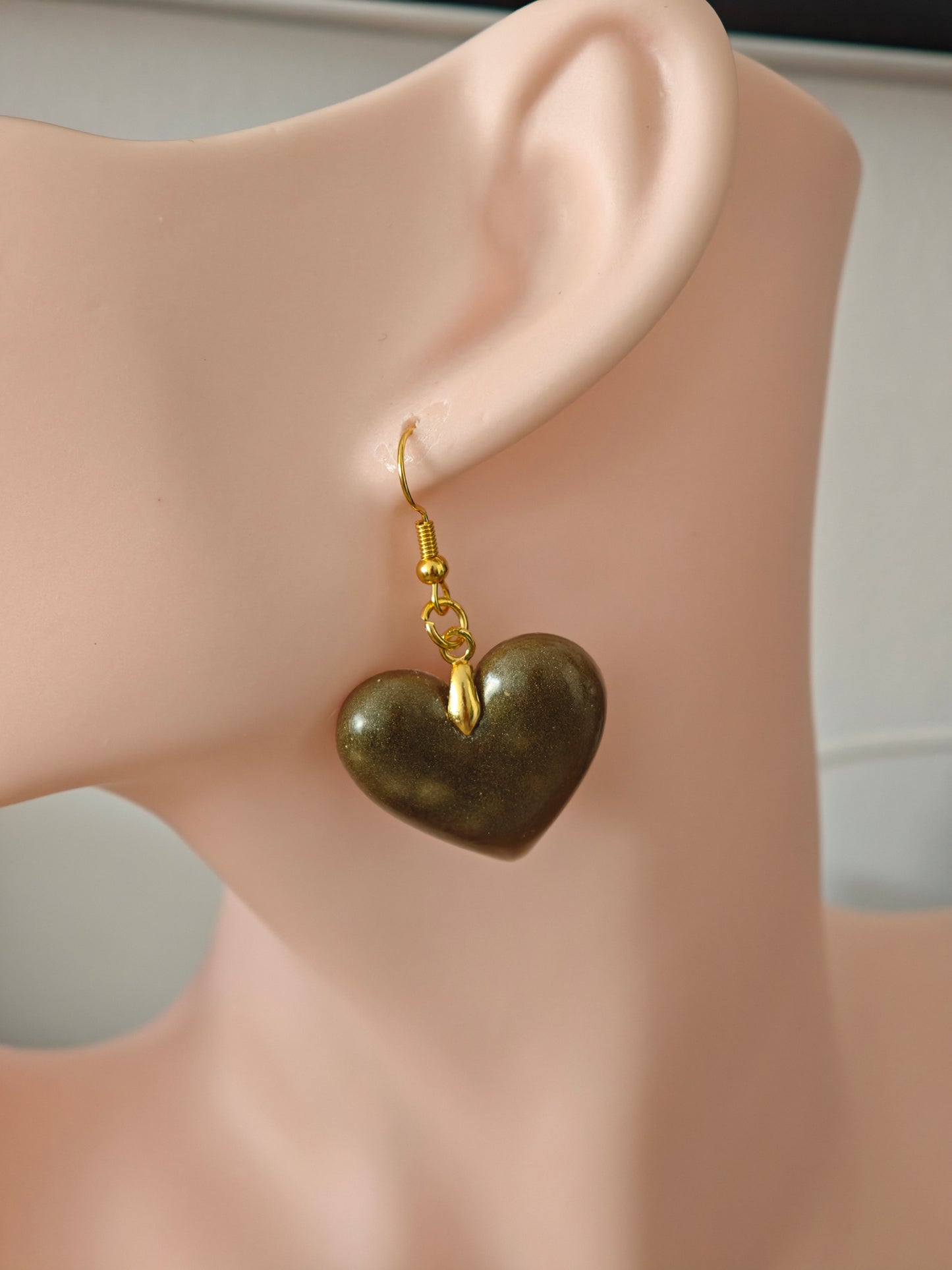 Boucles d’oreilles pendantes – Cœur en résine époxy