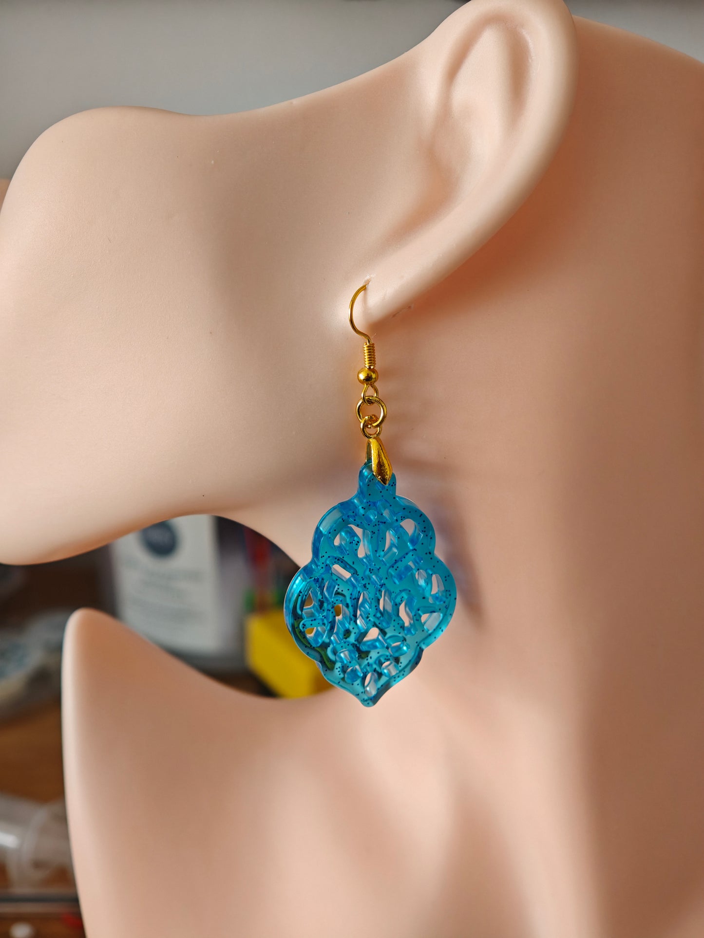 Boucles d’oreilles pendantes feuille bleue