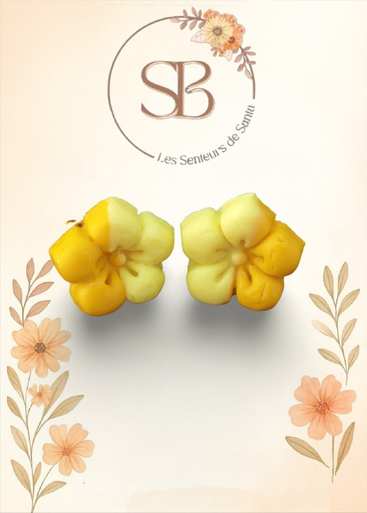 Boucles d’oreilles clous fleur en argile polymère – Nuances de jaune