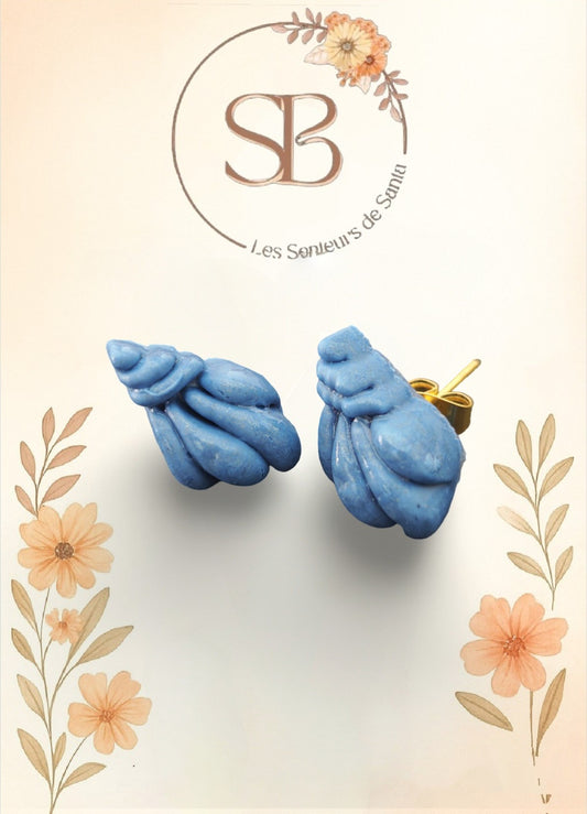 Boucles d’oreilles clou pendantes - Coquillage bleu (argile polymère)