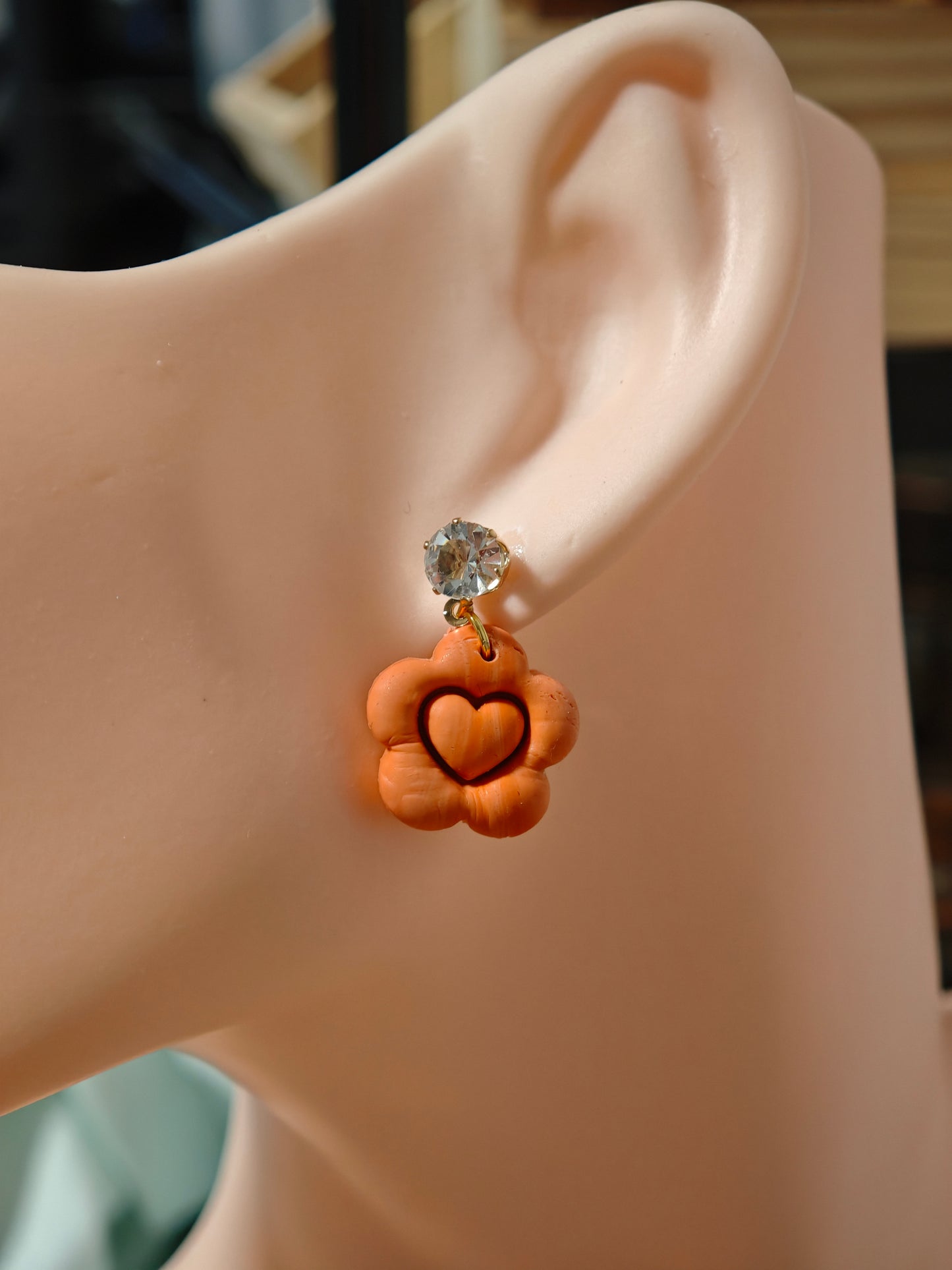 Boucles d’oreilles clou pendantes – cœur roses