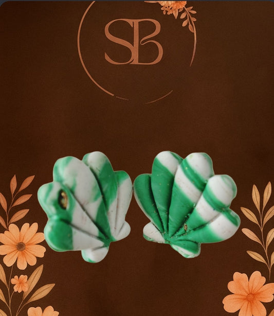 Boucles d’oreilles clou -  Coquillages (argile polymère)
