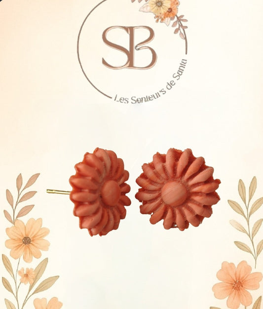 Boucles d’oreilles clous fleur en argile polymère