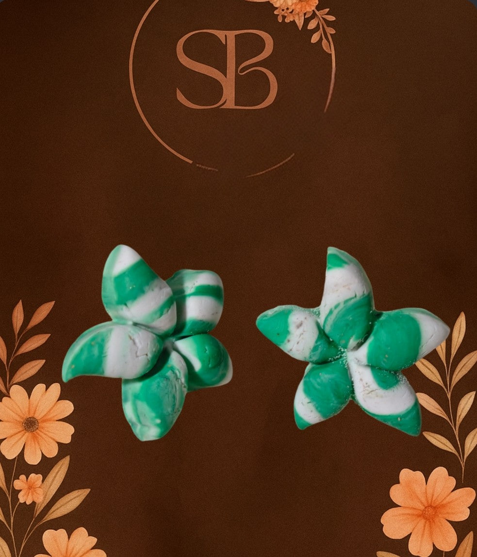 Boucles d’oreilles - Étoile de mer verte et blanche (argile polymère)