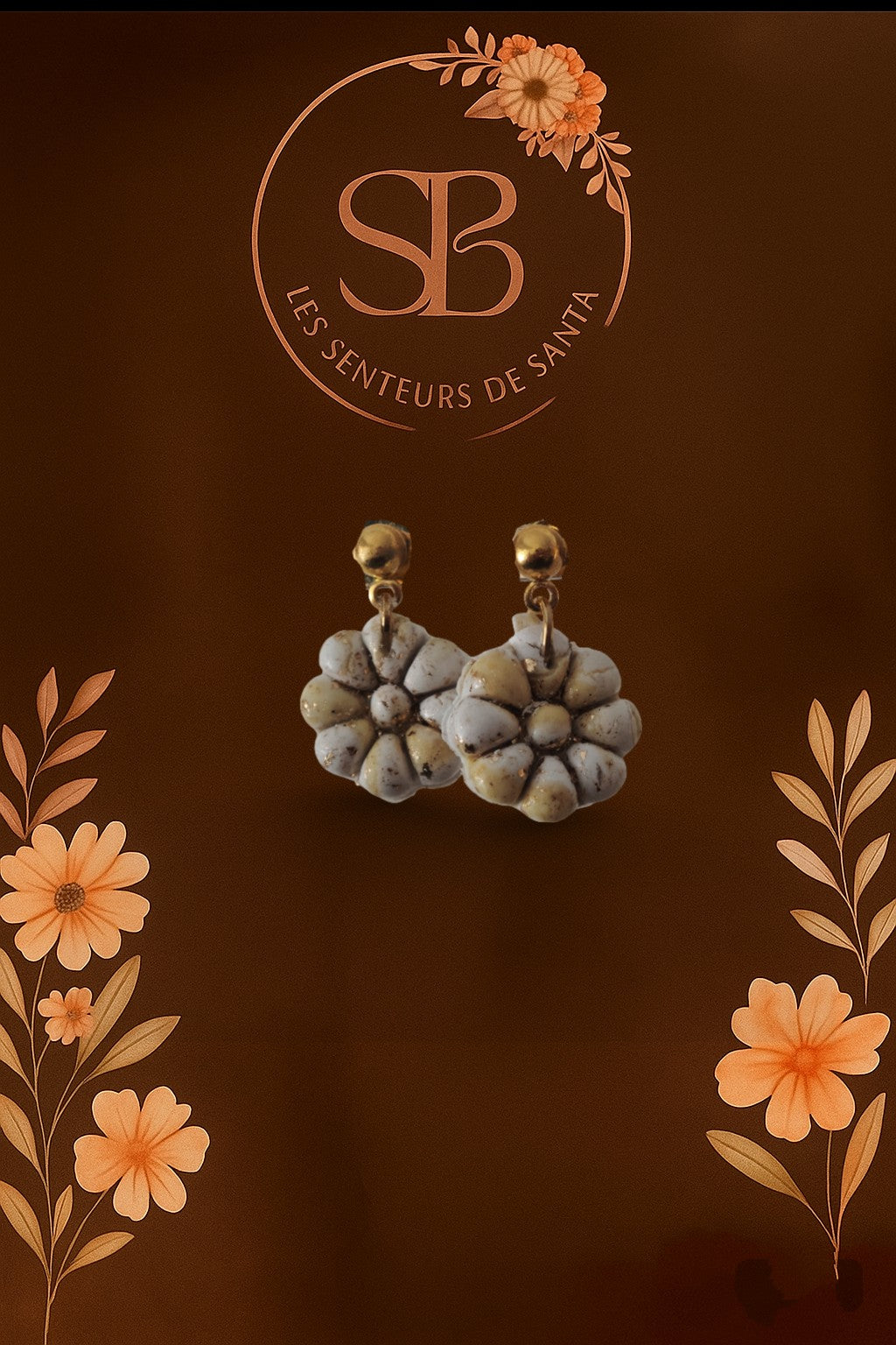 Boucles d’oreilles pendantes - Fleur blanche beige doré (argile polymère)