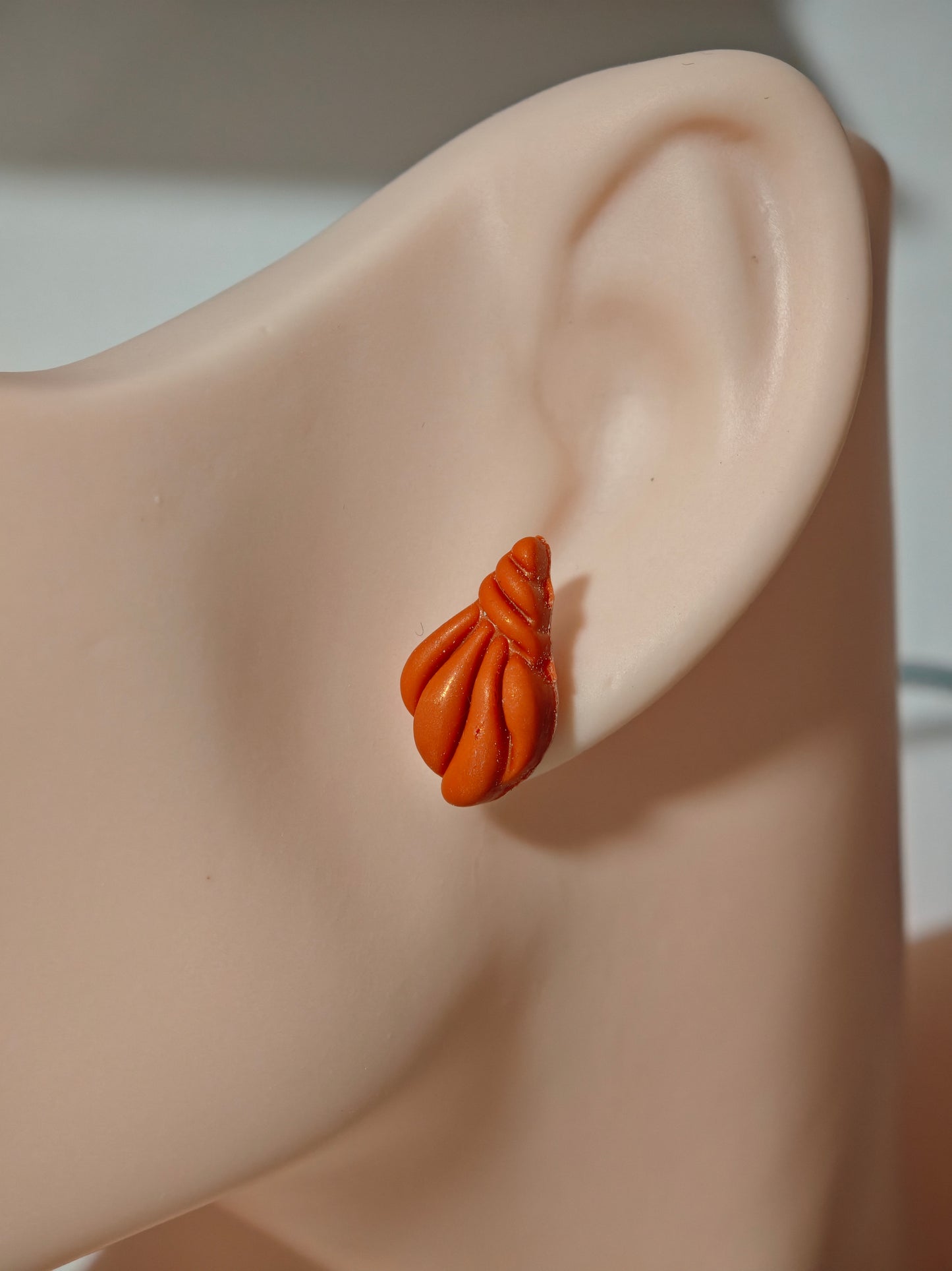 Boucles d’oreilles clou -  Coquillage (argile polymère)