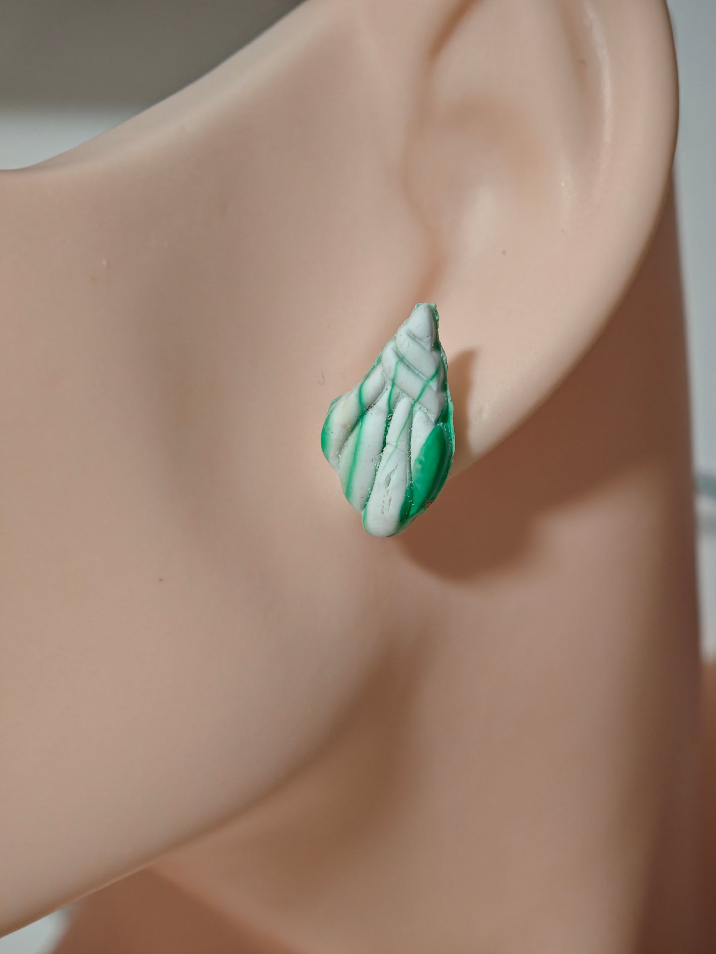 Boucles d’oreilles clou -  Coquillage (argile polymère)