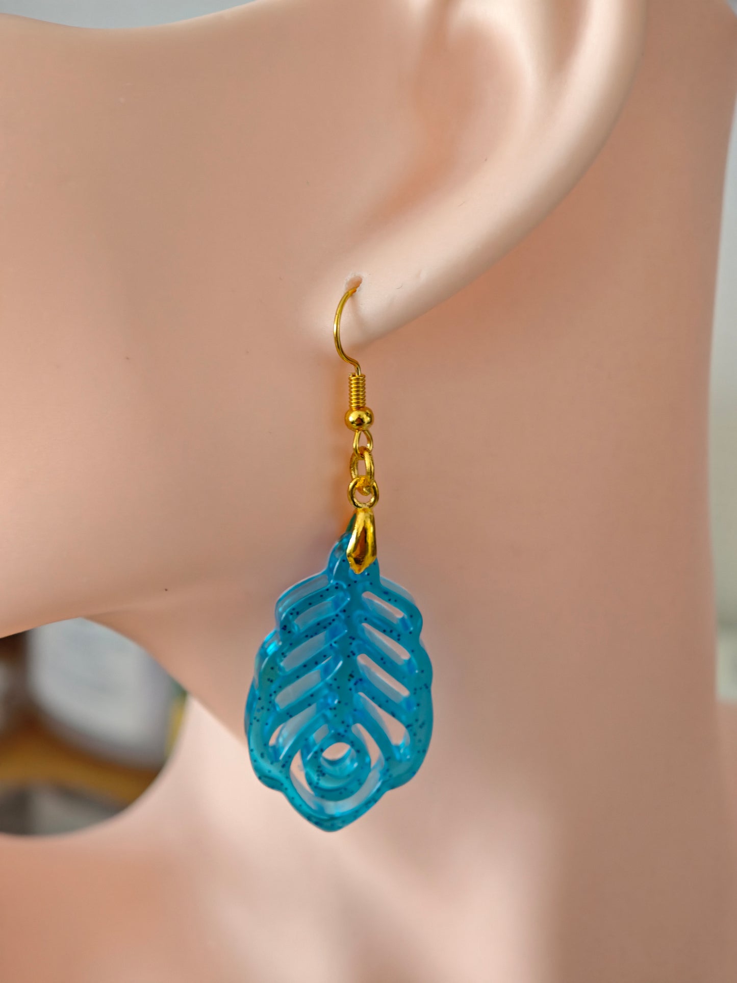 Boucles d’oreilles pendantes feuille bleue