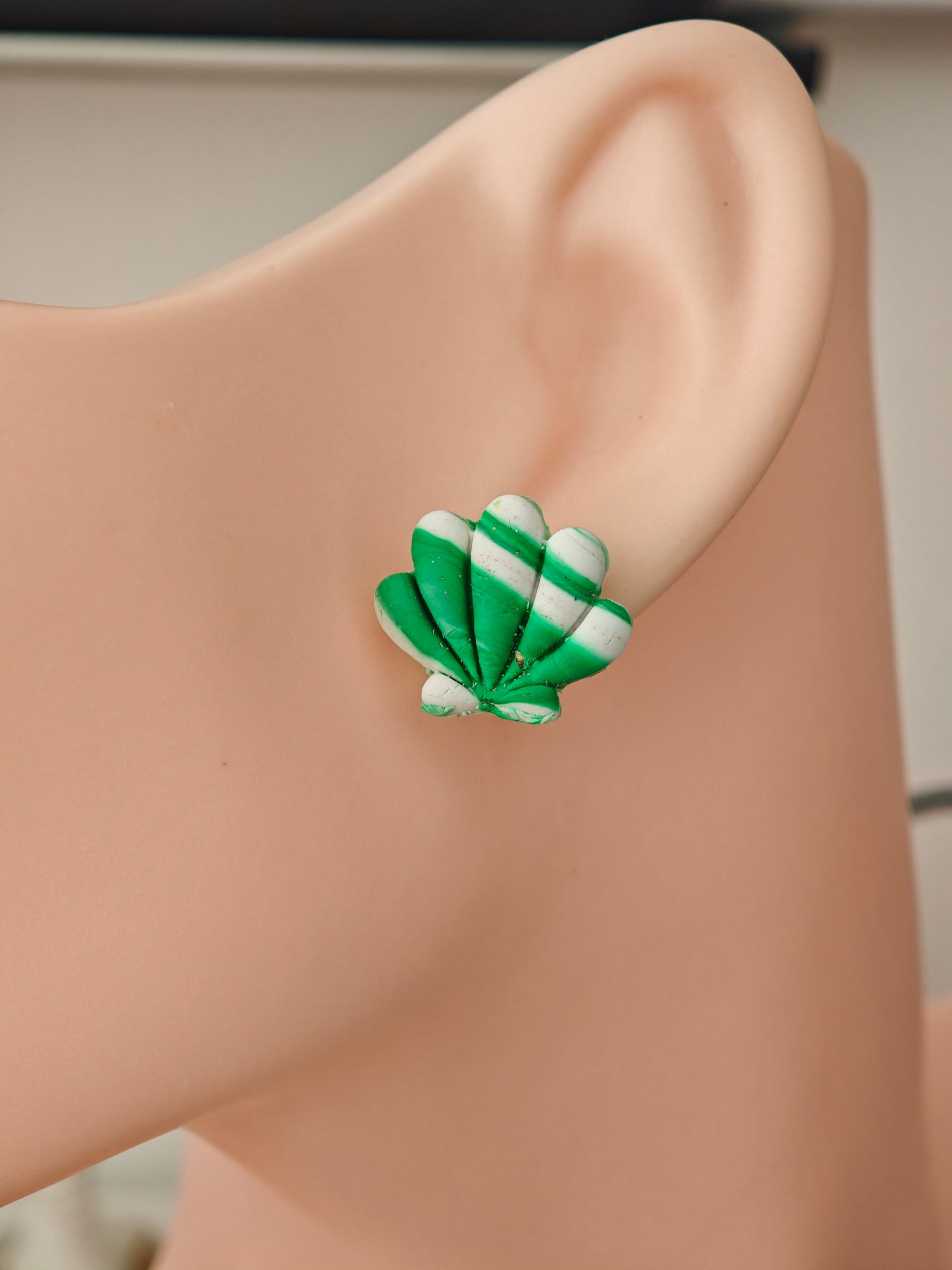 Boucles d’oreilles clou -  Coquillages (argile polymère)